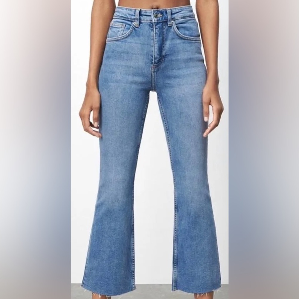 Zara mid-rise Flare Cropped Jeans - Picture 2 of 8